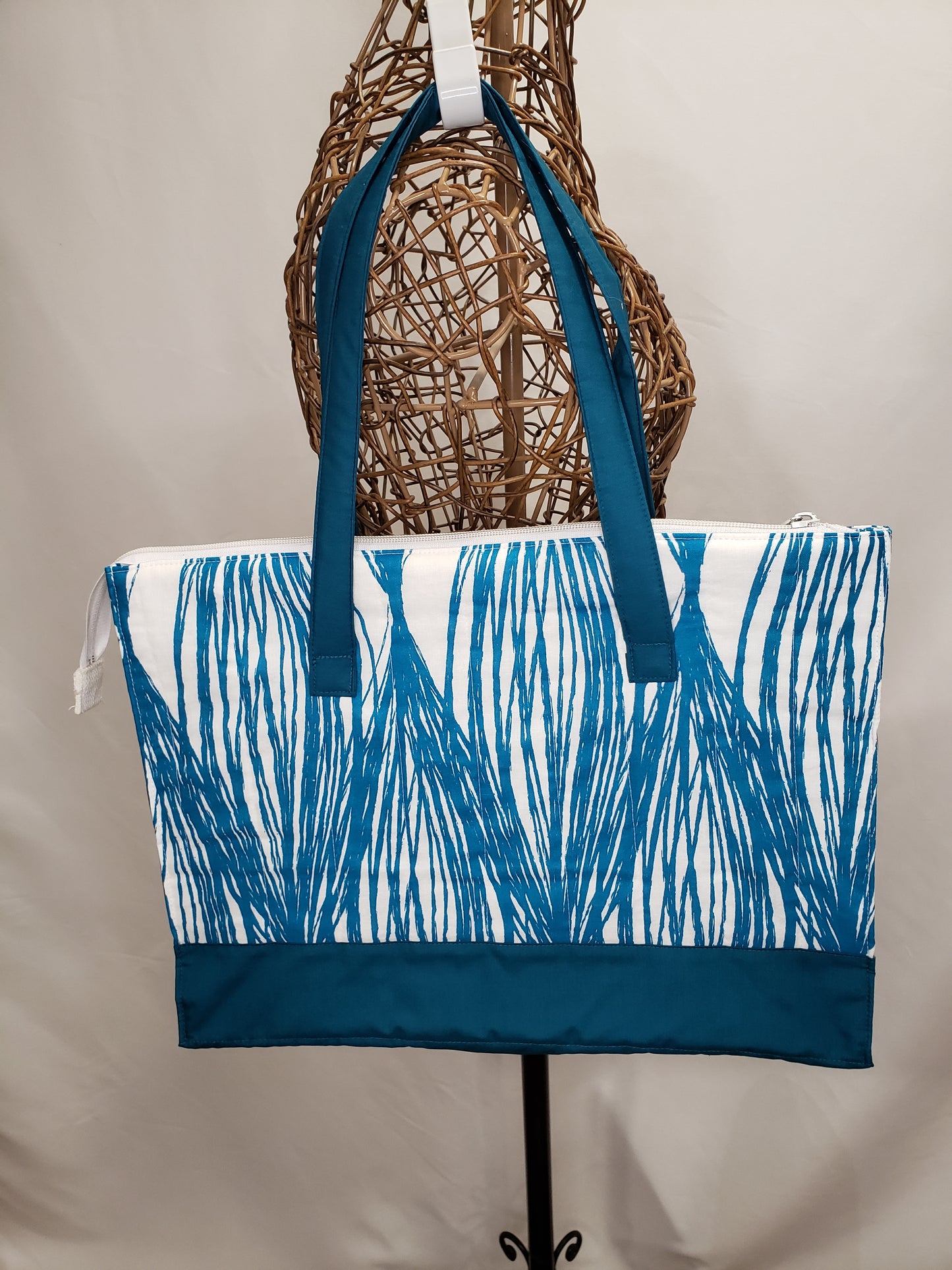 Tote bag, White & Turquoise Zippered Tote Bag, Quilted Tote bag, Turquoise Carry bag, Large Project bag, Large travel bag