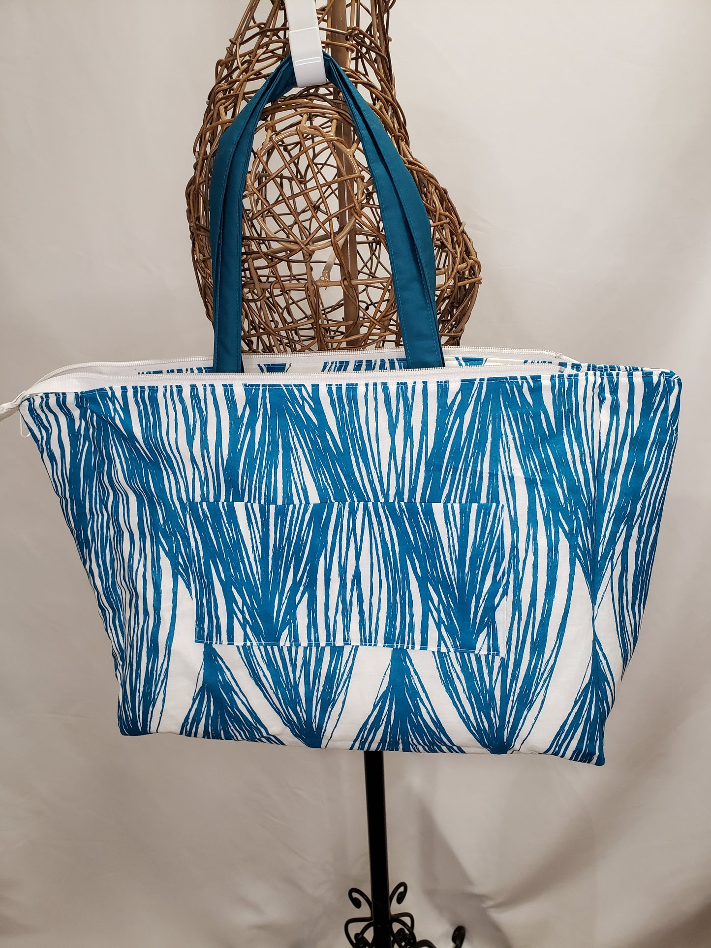 Tote bag, White & Turquoise Zippered Tote Bag, Quilted Tote bag, Turquoise Carry bag, Large Project bag, Large travel bag