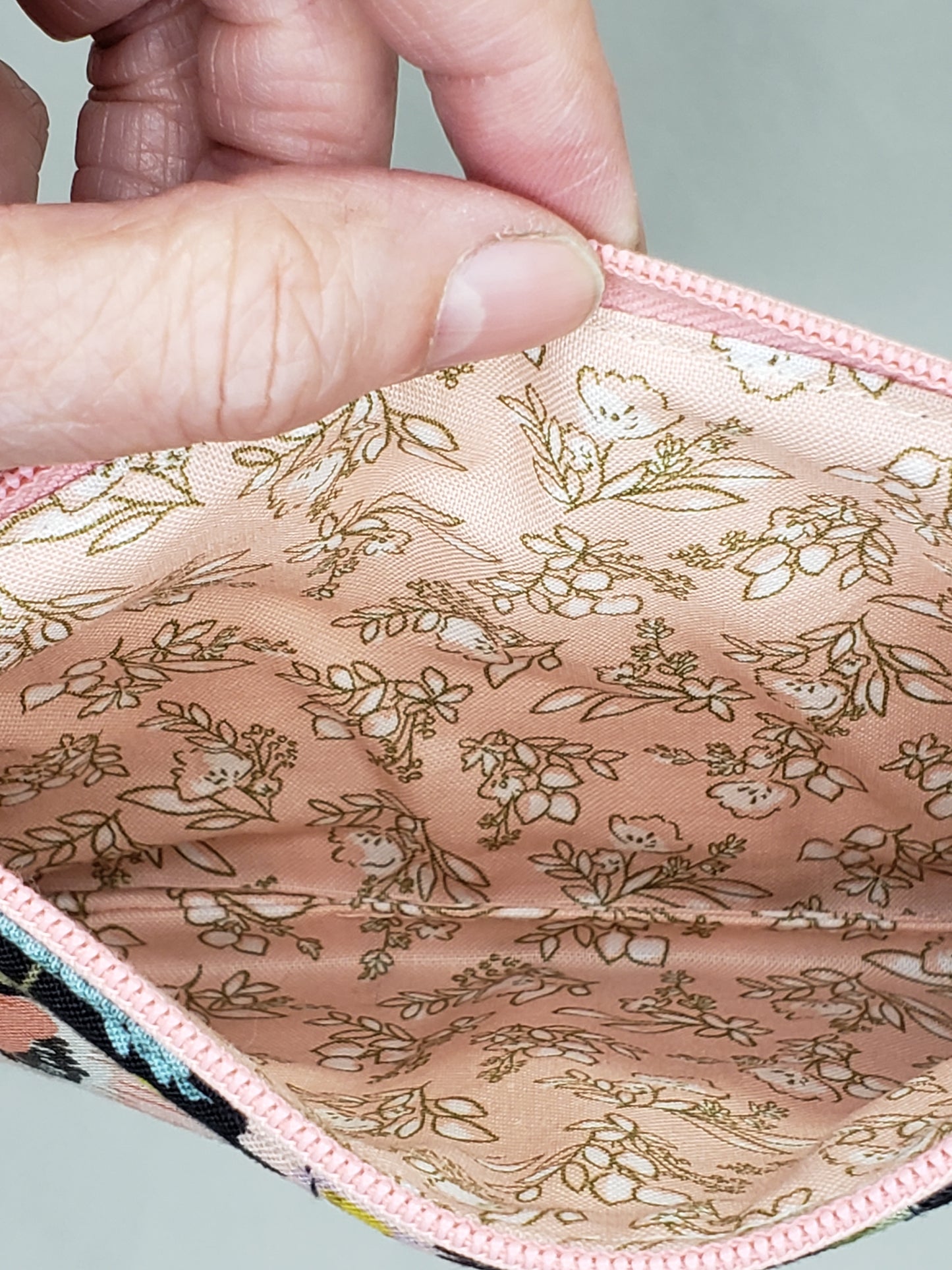 Zippered pouch, Floral notions bag/coin purse, Notions Bag, Zippered purse, Colourful zippered pouch, Colourful coin bag