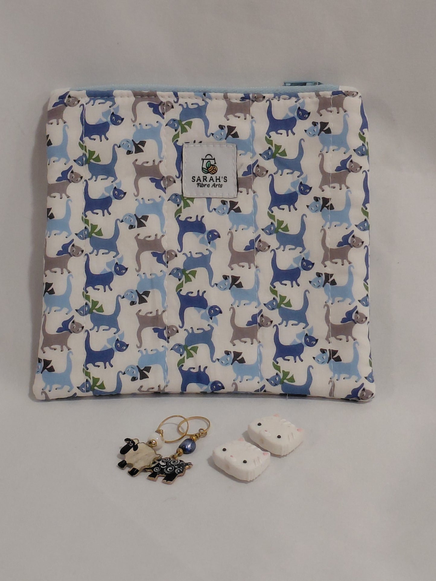 Zippered pouch, Cats notions bag, Cat coin purse, cat coin pouch, colourful cats bag, exotic cats bag
