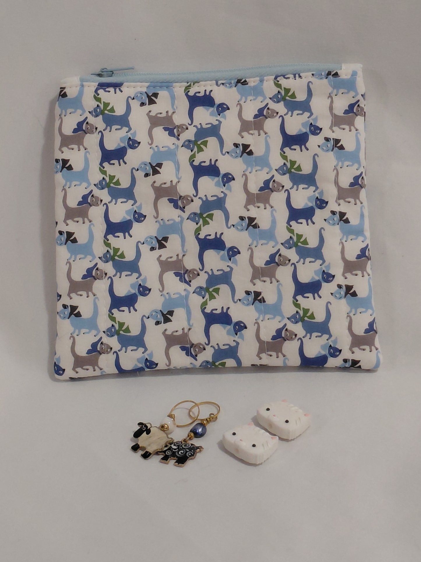 Zippered pouch, Cats notions bag, Cat coin purse, cat coin pouch, colourful cats bag, exotic cats bag