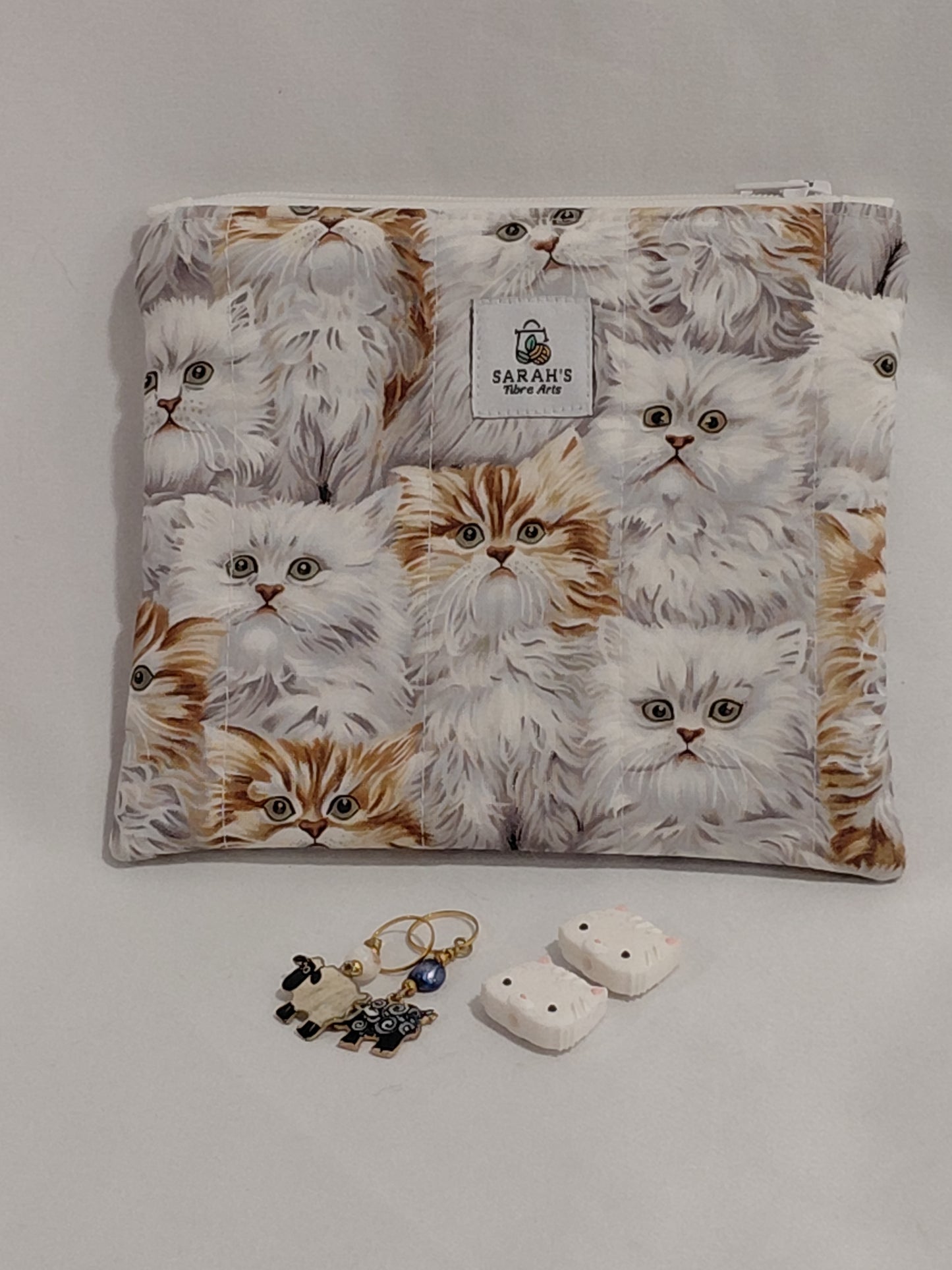 Zippered pouch, Cats notions bag, Cat coin purse, cat coin pouch, colourful cats bag, exotic cats bag