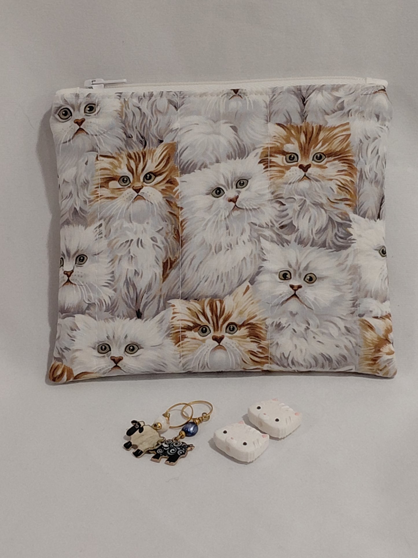 Zippered pouch, Cats notions bag, Cat coin purse, cat coin pouch, colourful cats bag, exotic cats bag