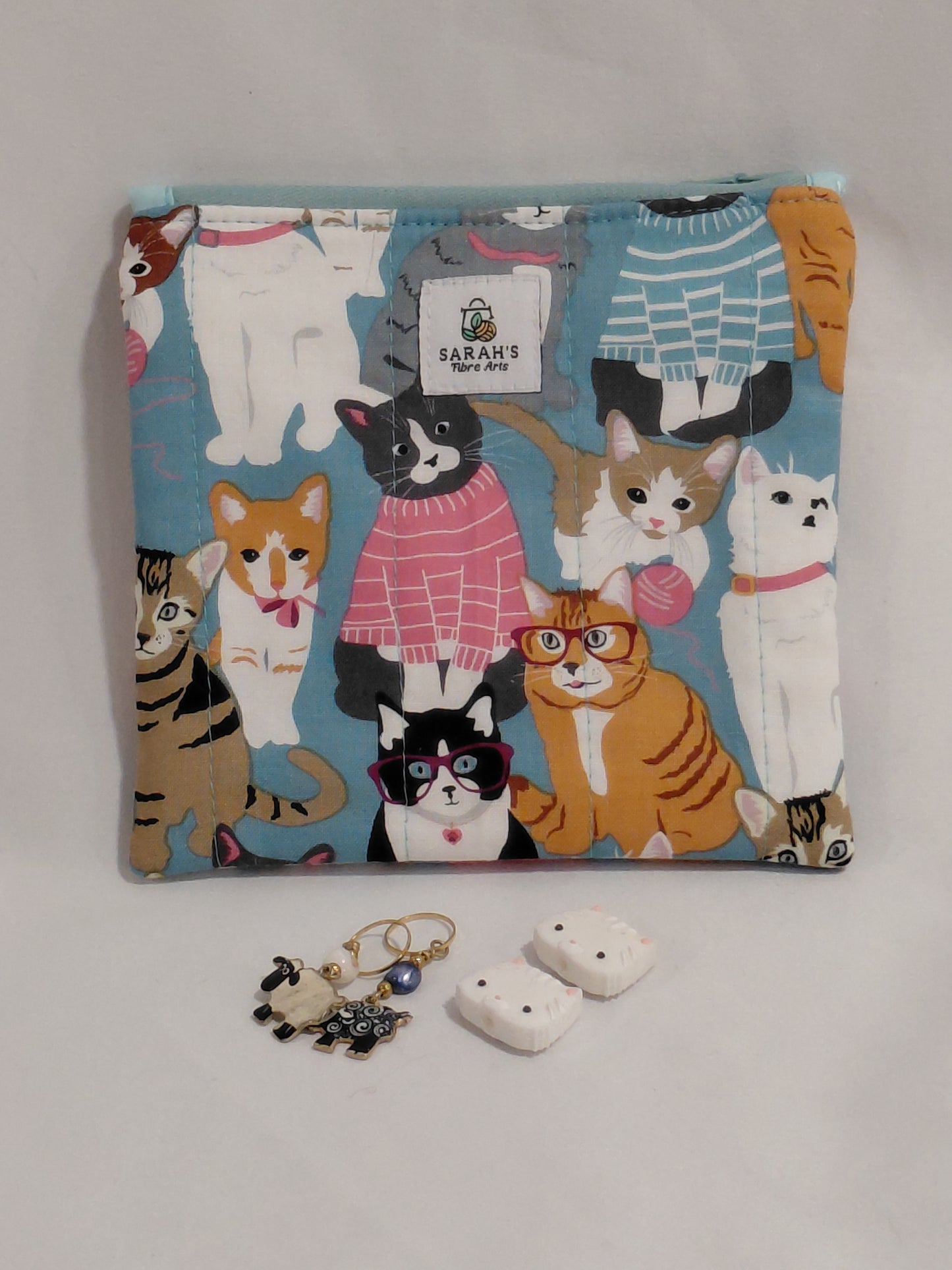Zippered pouch, Cats notions bag, Cat coin purse, cat coin pouch, colourful cats bag, exotic cats bag