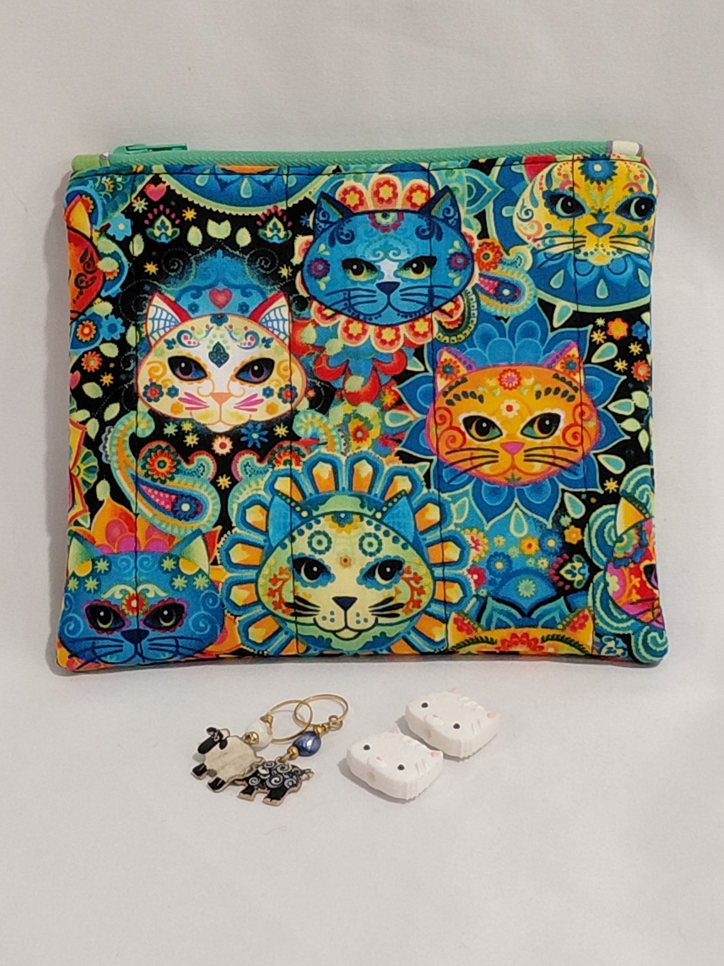 Zippered pouch, Cats notions bag, Cat coin purse, cat coin pouch, colourful cats bag, exotic cats bag